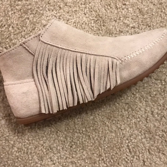 Minnetonka lacy fringe boots sz 8 - Picture 5 of 8